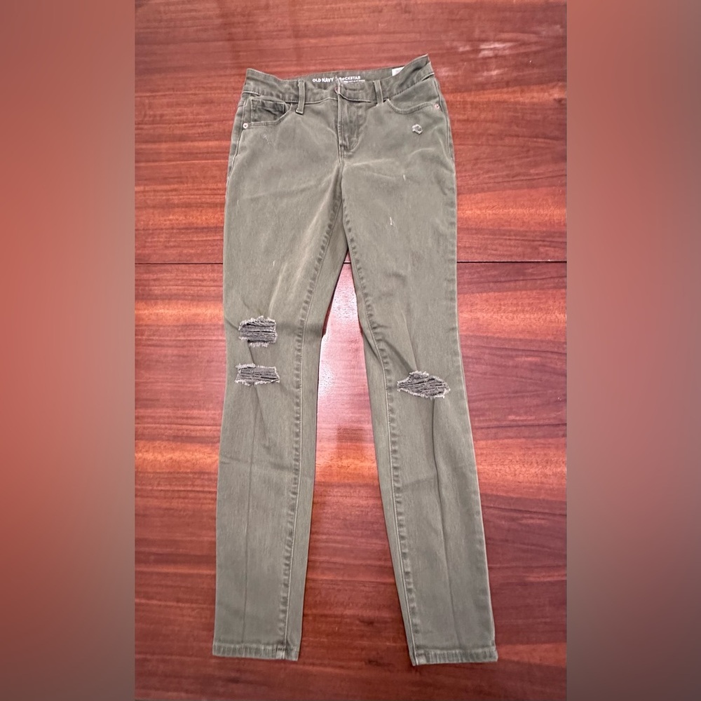 Old Navy Rockstar distressed skinny jeans. Size 2. Inseam: 28in.; waist: 26 in.